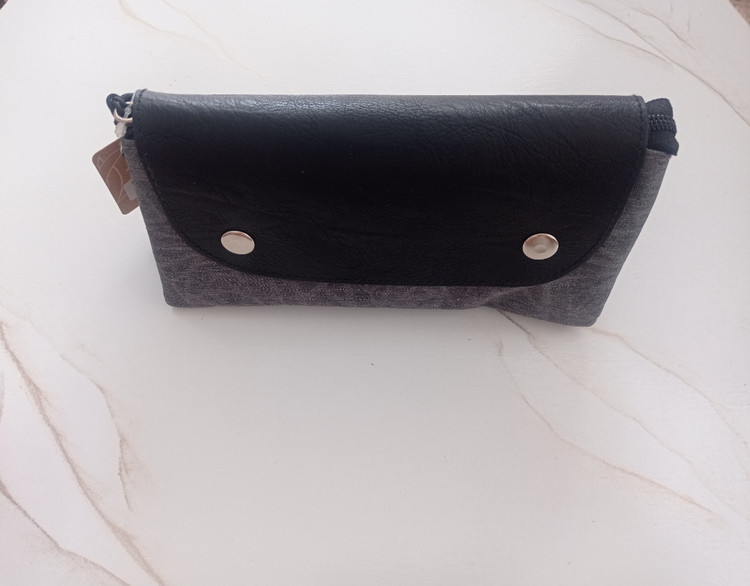 جامدادی و کیف دستی روژانو لیام L-3076 با ترکیب چرم و پارچه مناسب برای مدیران و اساتید