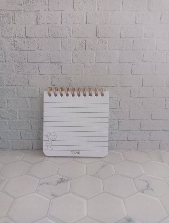 دفترچه 10×10 طرح دار فانتزی طرح دخترکی غرق در رویا