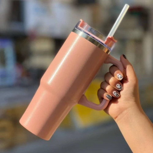 تراول ماگ دسته دار و نی دار رنگ صورتی مخصوص داخل ماشین و مسافرت داخل استیل با کیفیت حجم یک لیتری بزرگ